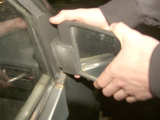 Minorul care a spart 10 autoturisme în Mamaia a recidivat